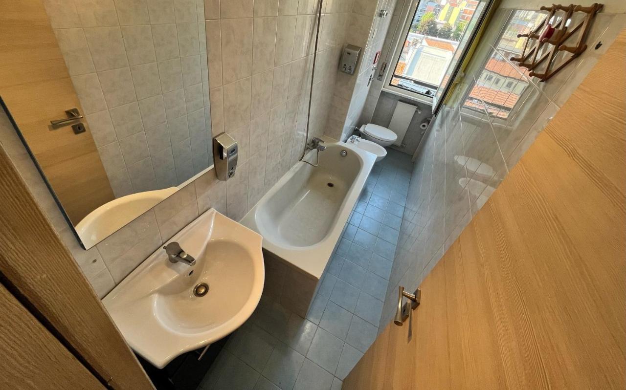 Milan Adrian Apartments エクステリア 写真